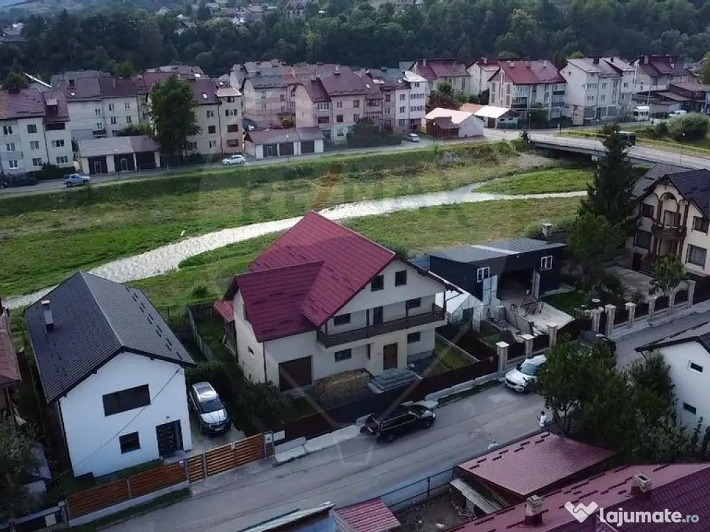 Casă / Vilă cu 5 camere de vânzare în zona Central Gu... 