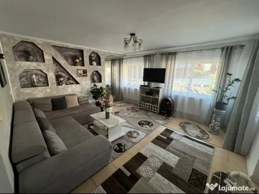 Casa / Vila ( P+1+M ) Zona Burdujeni