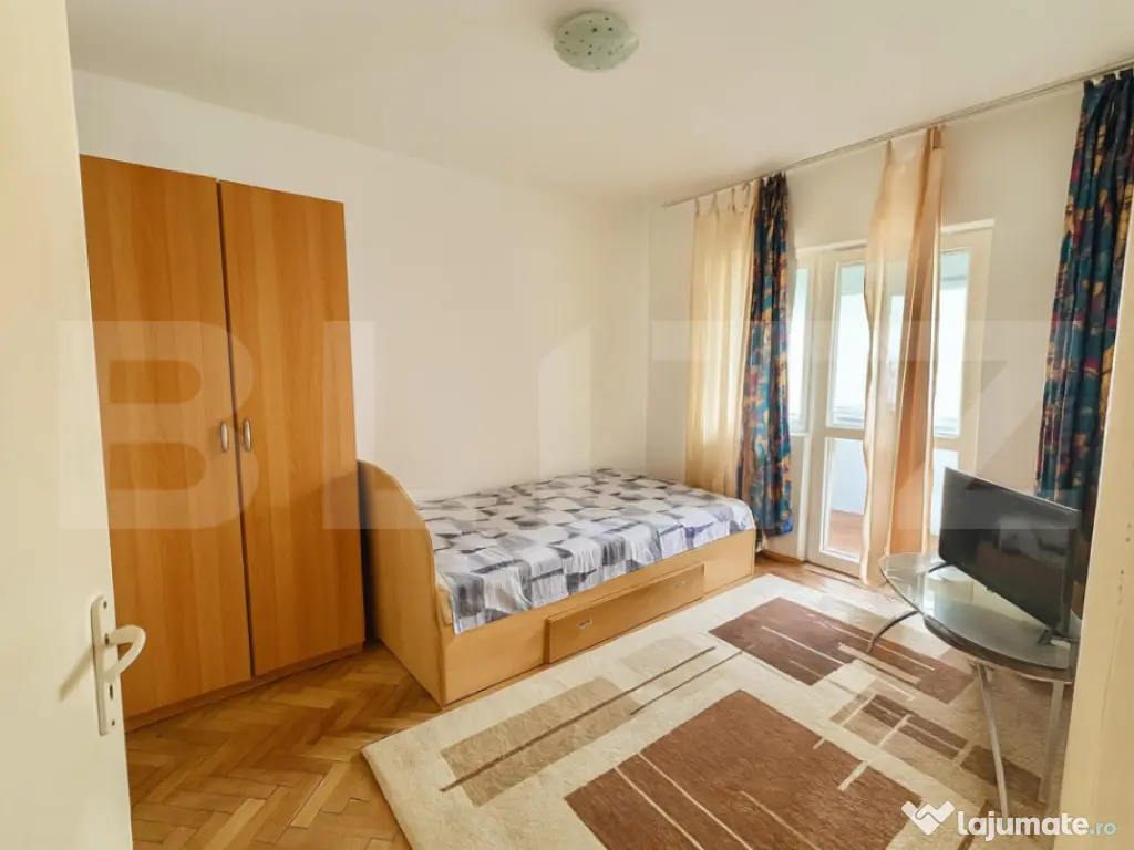 Apartament 3 camere, 2 bai, etaj 1, zona Cetate