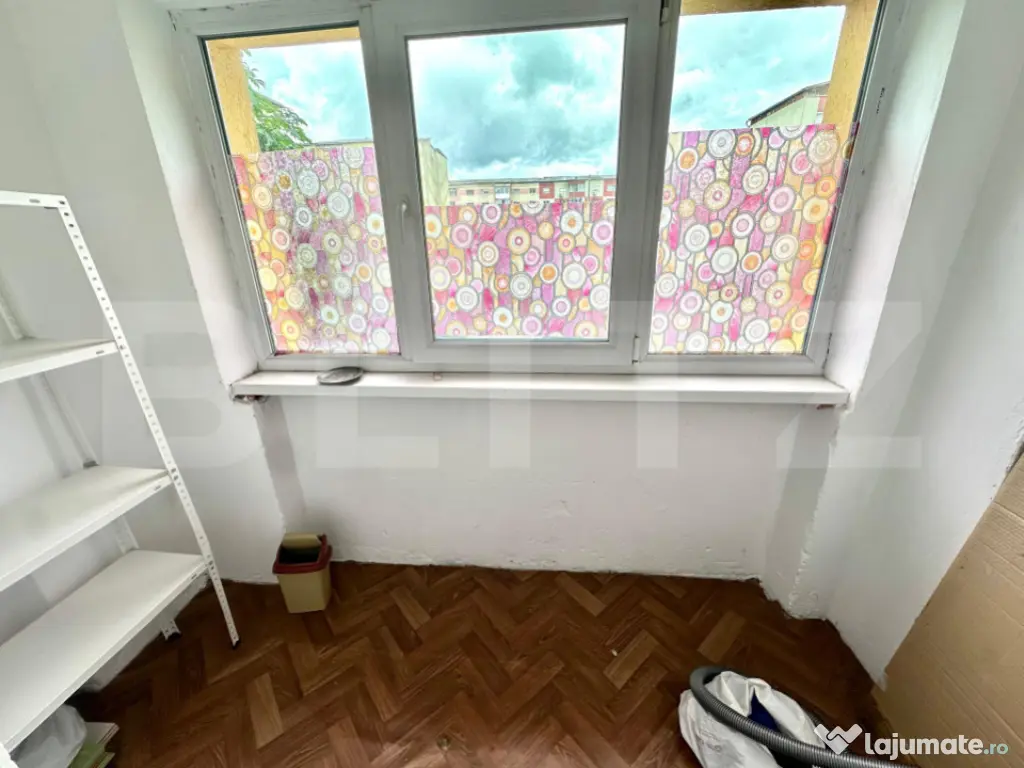 Apartament 3 camere, 2 bai, etaj 1, zona Cetate