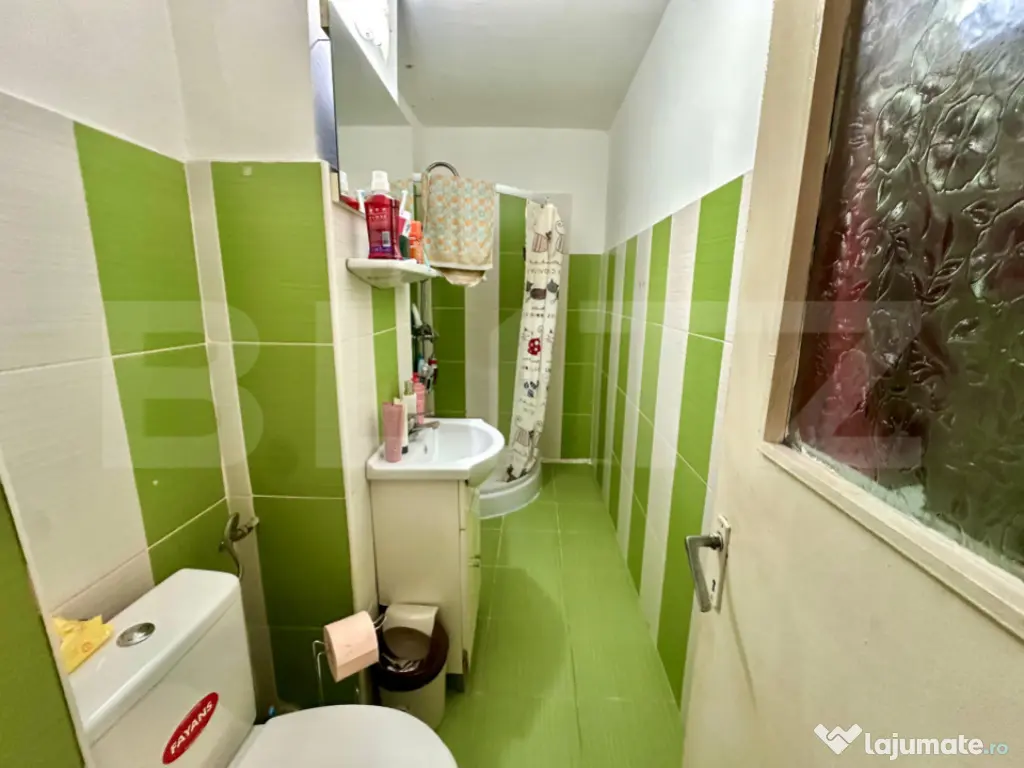 Apartament 3 camere, 2 bai, etaj 1, zona Cetate