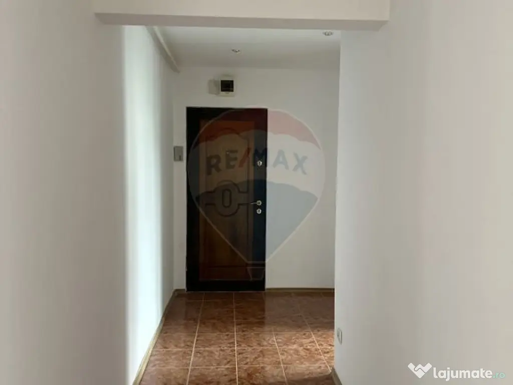 Apartament cu 4 camere de vânzare în zona Calea Romanului 