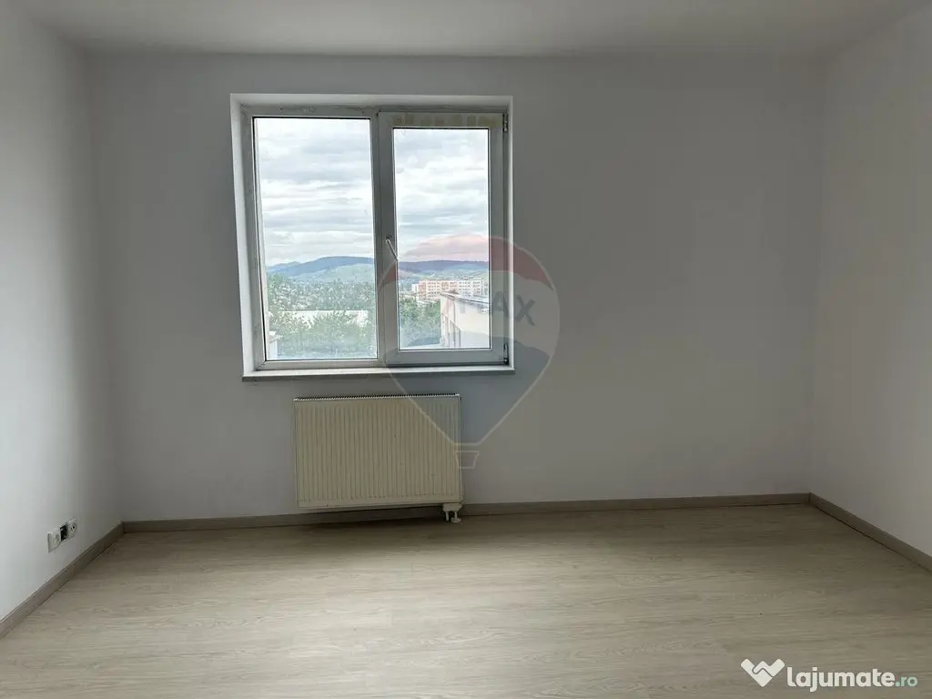 Apartament cu 4 camere de vânzare în zona Calea Romanului 