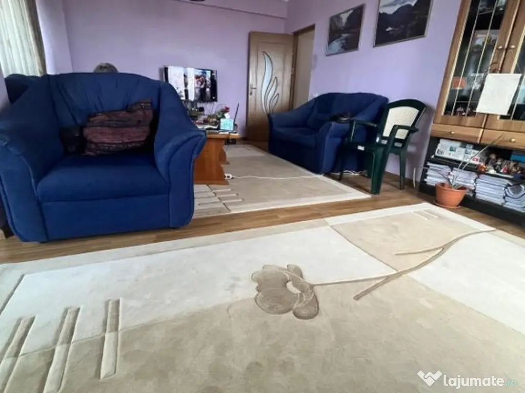 Apartament cu 4 camere FOARTE MARE inel 1