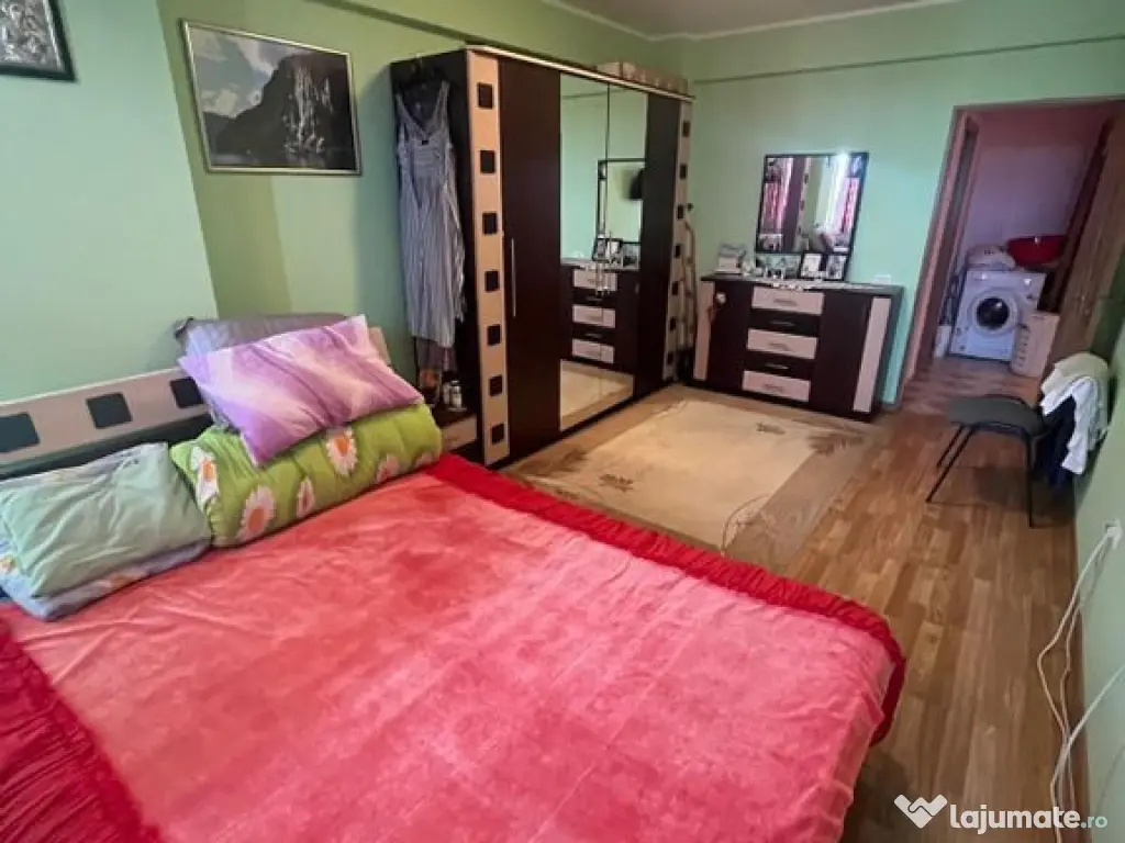 Apartament cu 4 camere FOARTE MARE inel 1