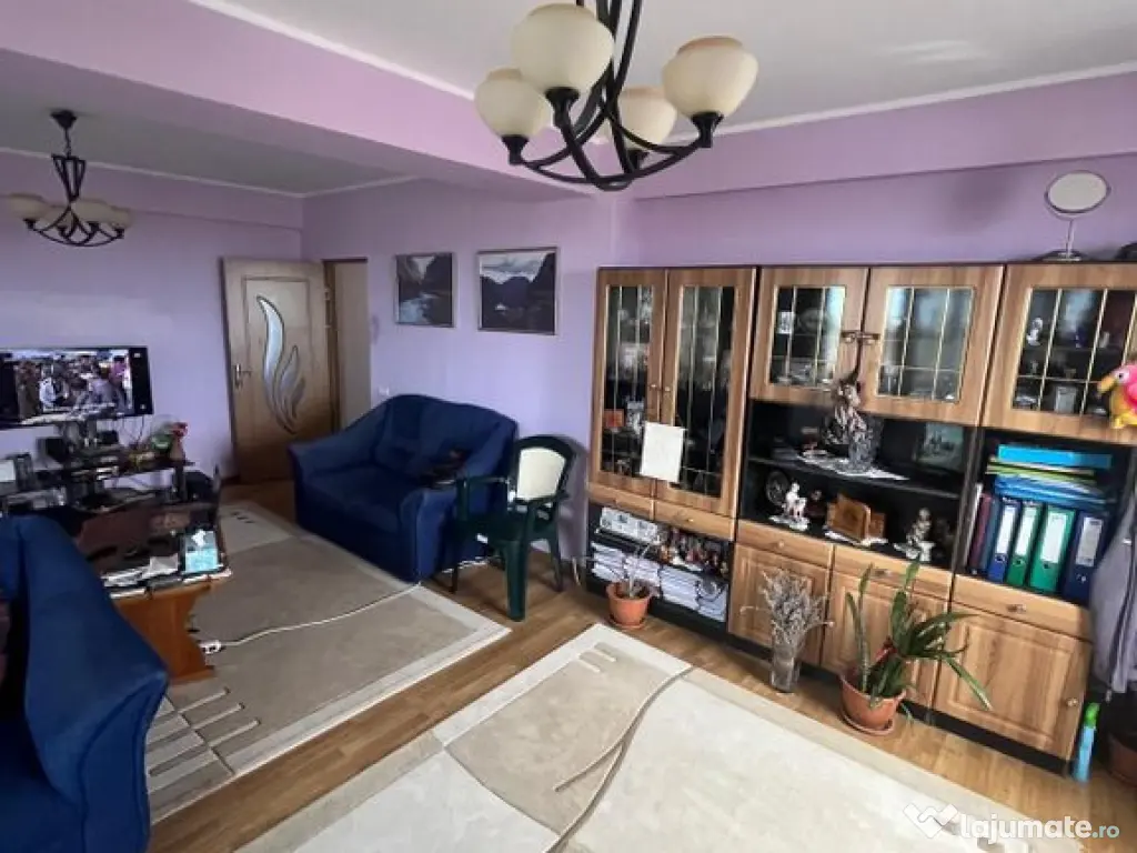 Apartament cu 4 camere FOARTE MARE inel 1