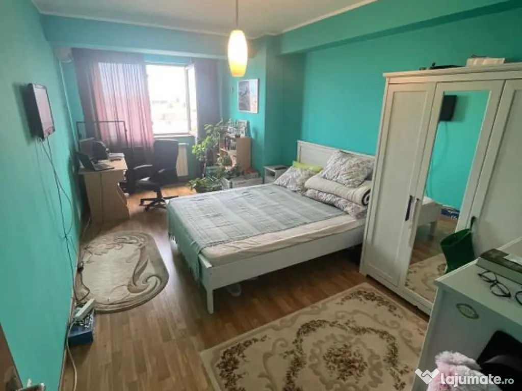 Apartament cu 4 camere FOARTE MARE inel 1