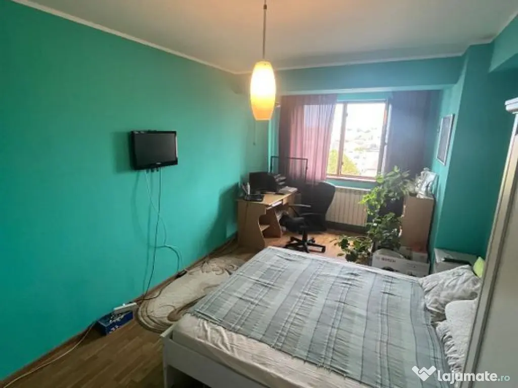 Apartament cu 4 camere FOARTE MARE inel 1