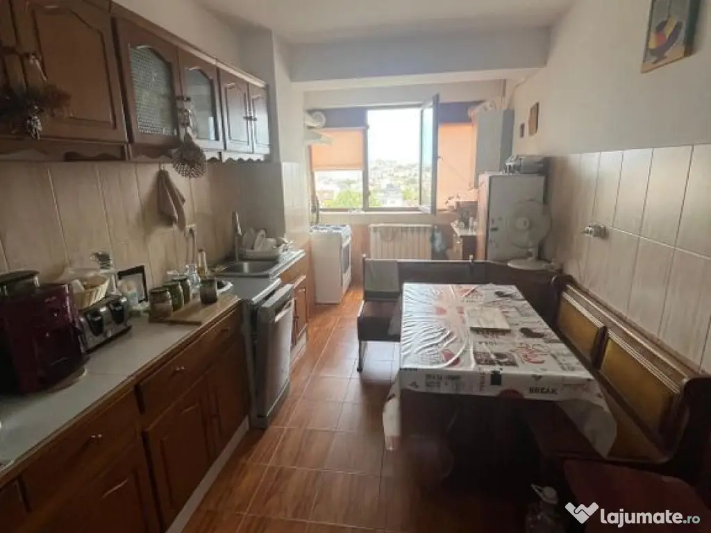 Apartament cu 4 camere FOARTE MARE inel 1