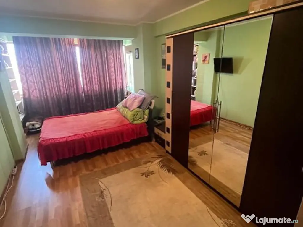 Apartament cu 4 camere FOARTE MARE inel 1