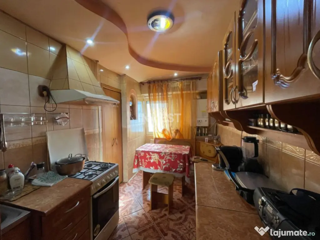 Apartament de vanzare cu 3 camere, 2 băi zona Pacurari- Luk