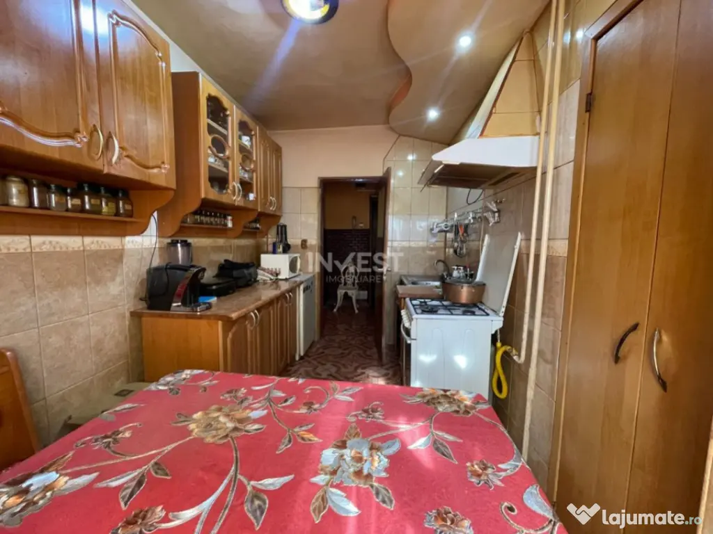 Apartament de vanzare cu 3 camere, 2 băi zona Pacurari- Luk