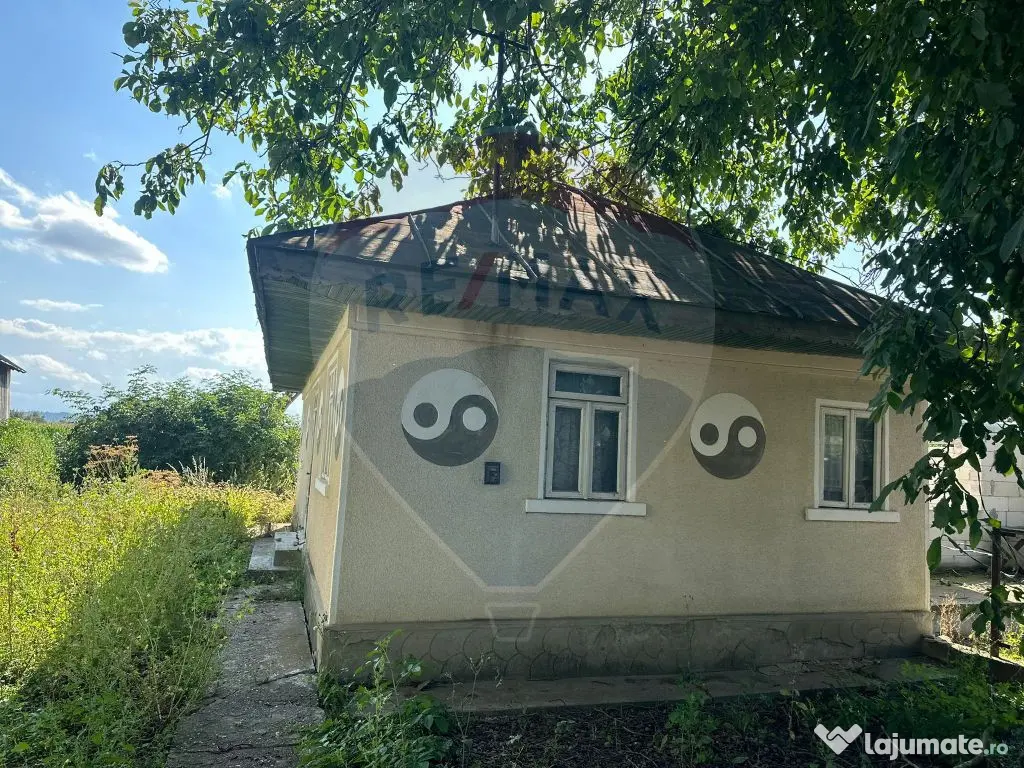 Teren intravilan 3.765 mp cu casă – Bodești de Jos 