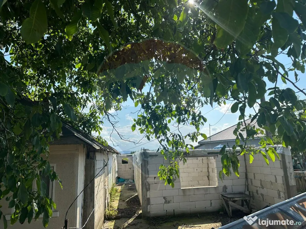 Teren intravilan 3.765 mp cu casă – Bodești de Jos 