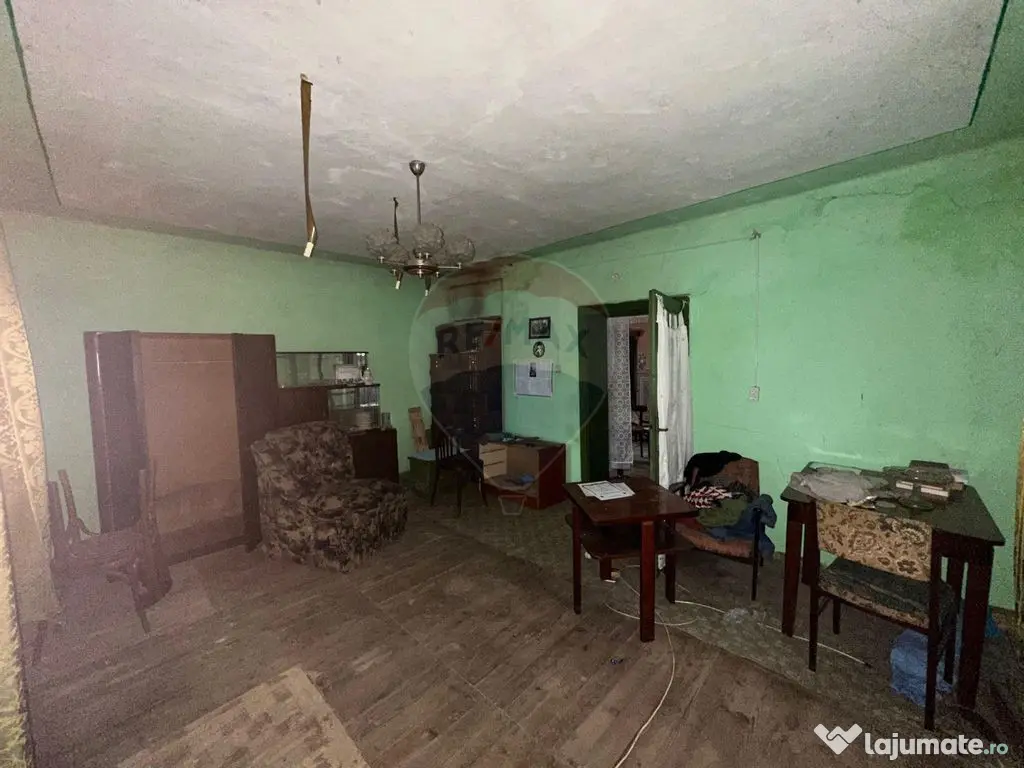 30 arii TEREN INTRAVILAN cu o GOSPODARIE veche 