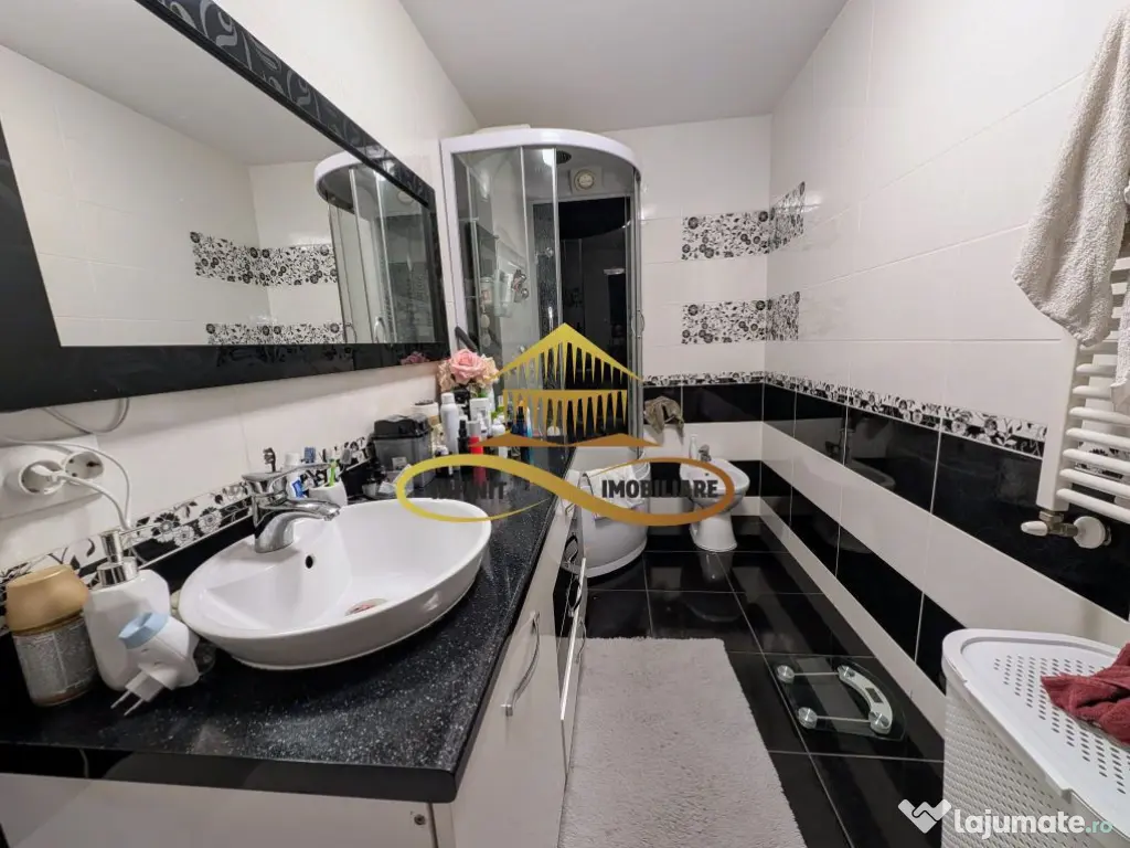 Apartament de vanzare, 4 camere, Bacau-Serbanesti 