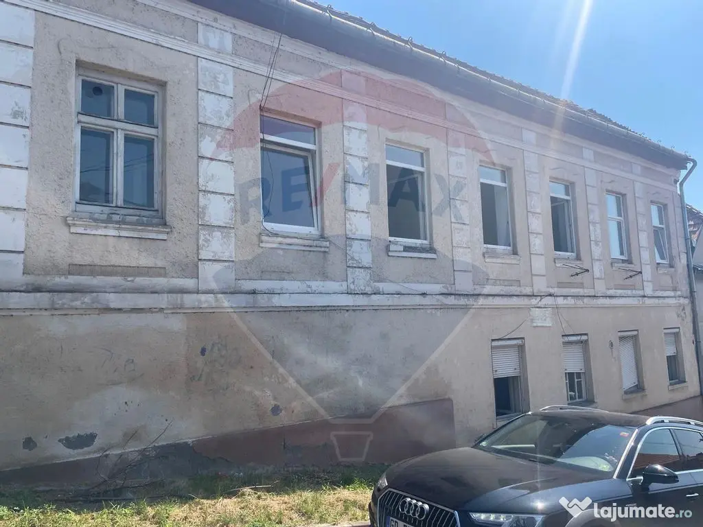 Casă cu 3 camere de vânzare în zona centrala comison 0%