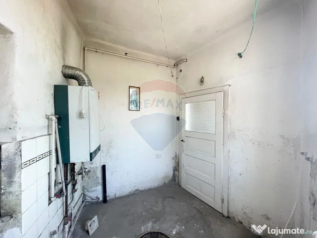 Casă cu 3 camere de vânzare în zona centrala comison 0%