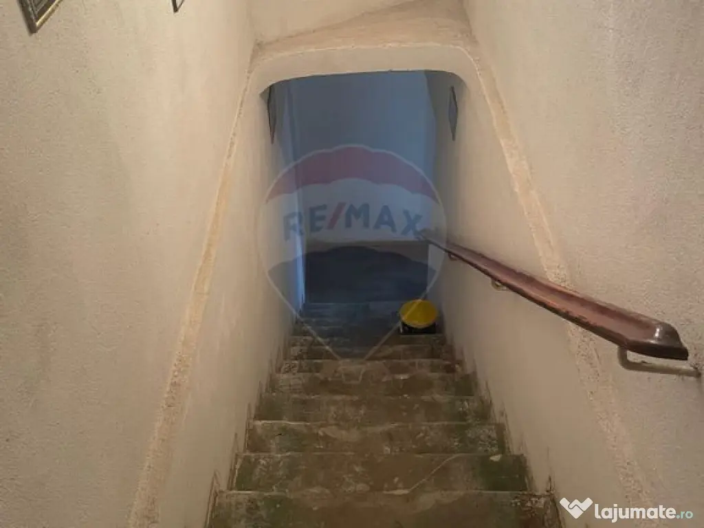 Casă cu 3 camere de vânzare în zona centrala comison 0%