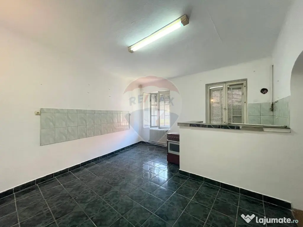 Casă cu 3 camere de vânzare în zona centrala comison 0%