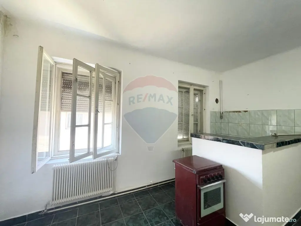 Casă cu 3 camere de vânzare în zona centrala comison 0%