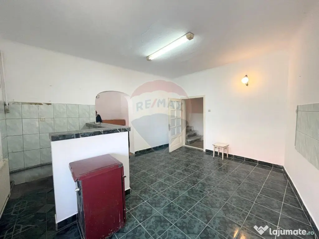 Casă cu 3 camere de vânzare în zona centrala comison 0%