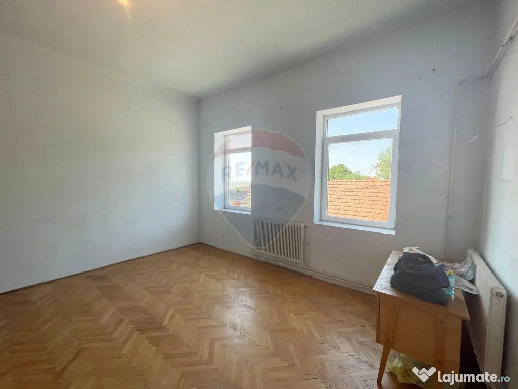 Casă cu 3 camere de vânzare în zona centrala comison 0%