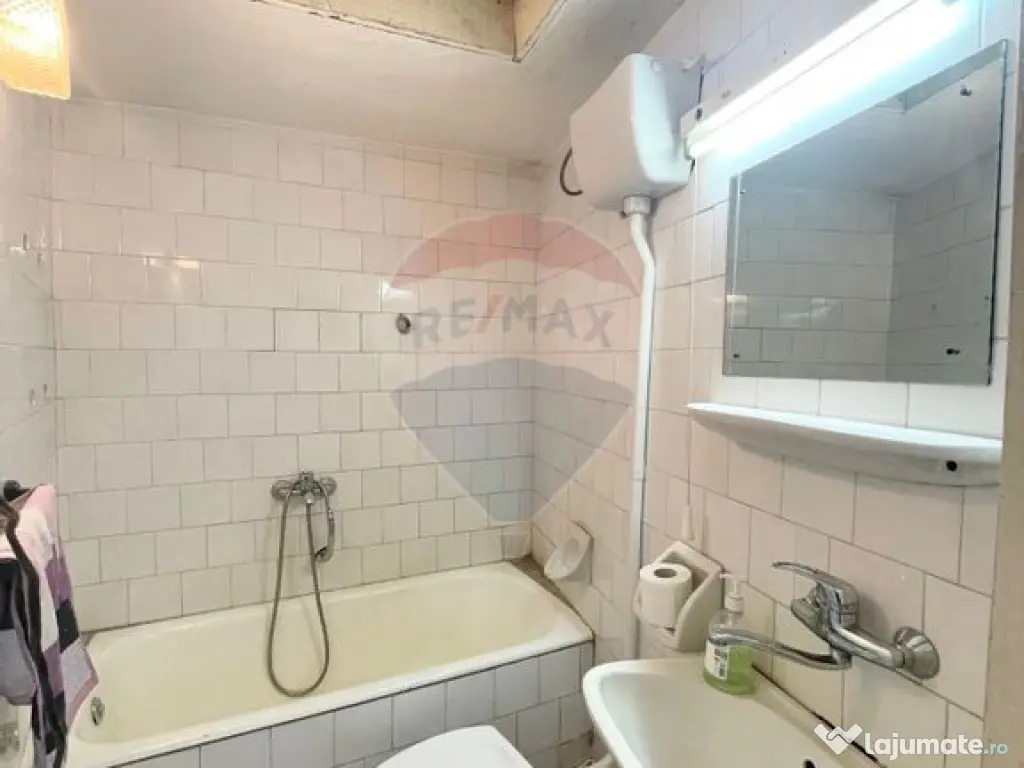 Casă cu 3 camere de vânzare în zona centrala comison 0%