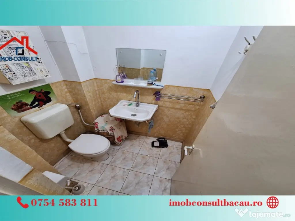 Trei camere! Etaj intermediar! Centrul Bacaului! CE1261