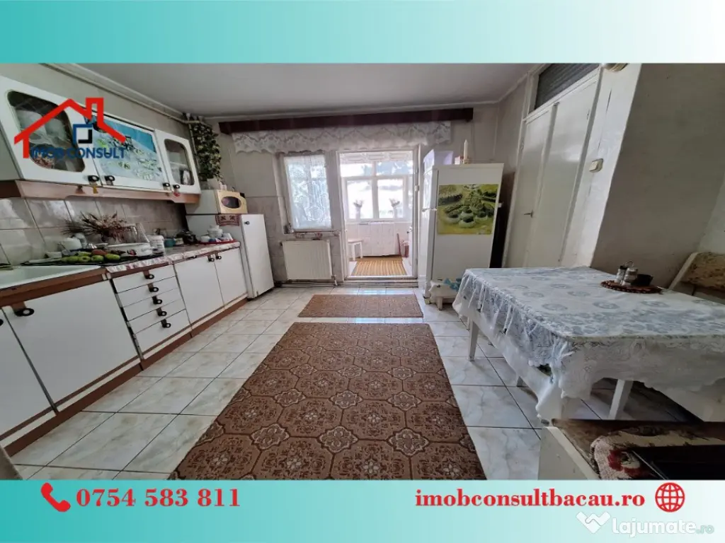 Trei camere! Etaj intermediar! Centrul Bacaului! CE1261