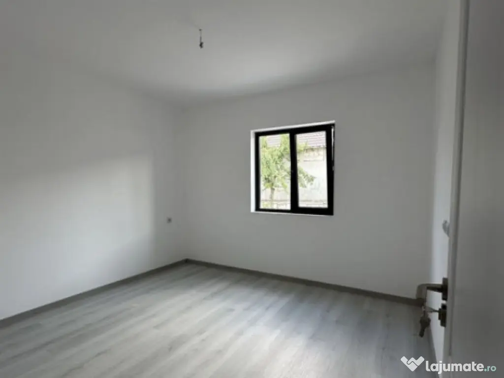 Casa de vanzare 4 camere | Navodari 