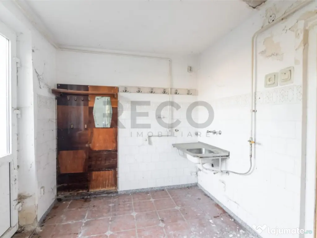 RECO Casa mare de renovat se accepta unele schimb auto 