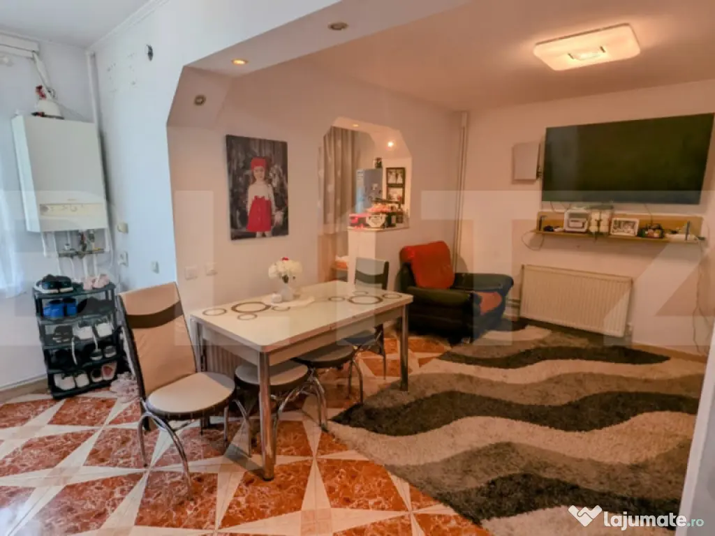 Apartament cu 3 camere de vanzare zona Kaufland cetate.