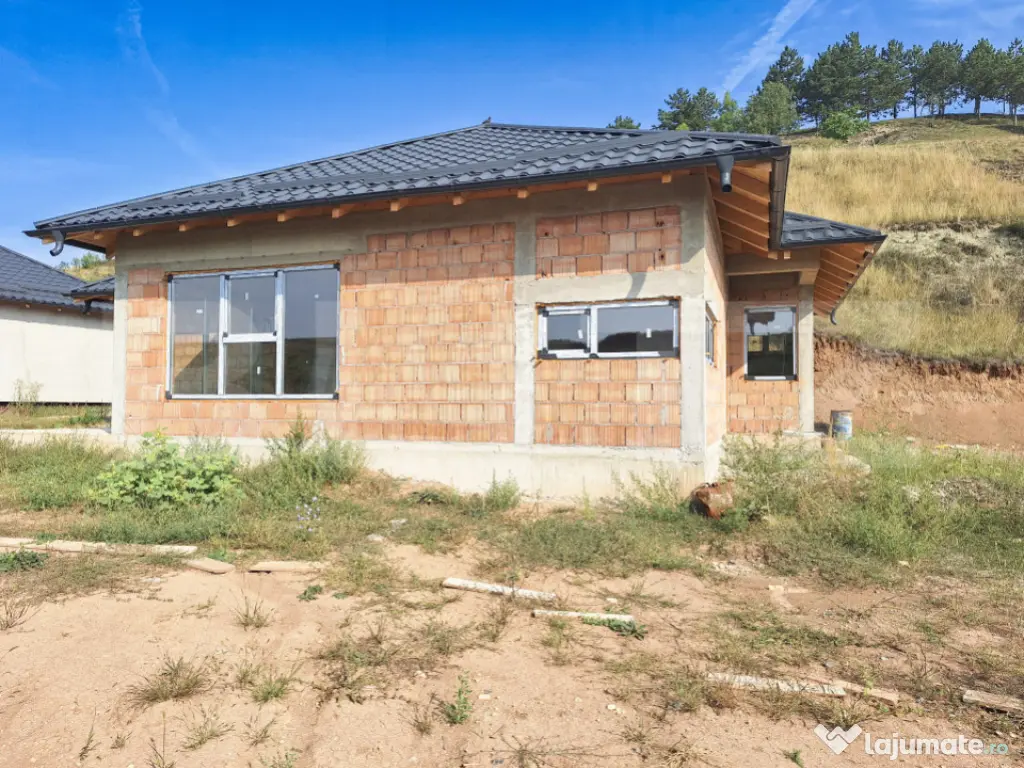 Casa pe un nivel, cu priveliste superba, teren 2000 mp, Suce