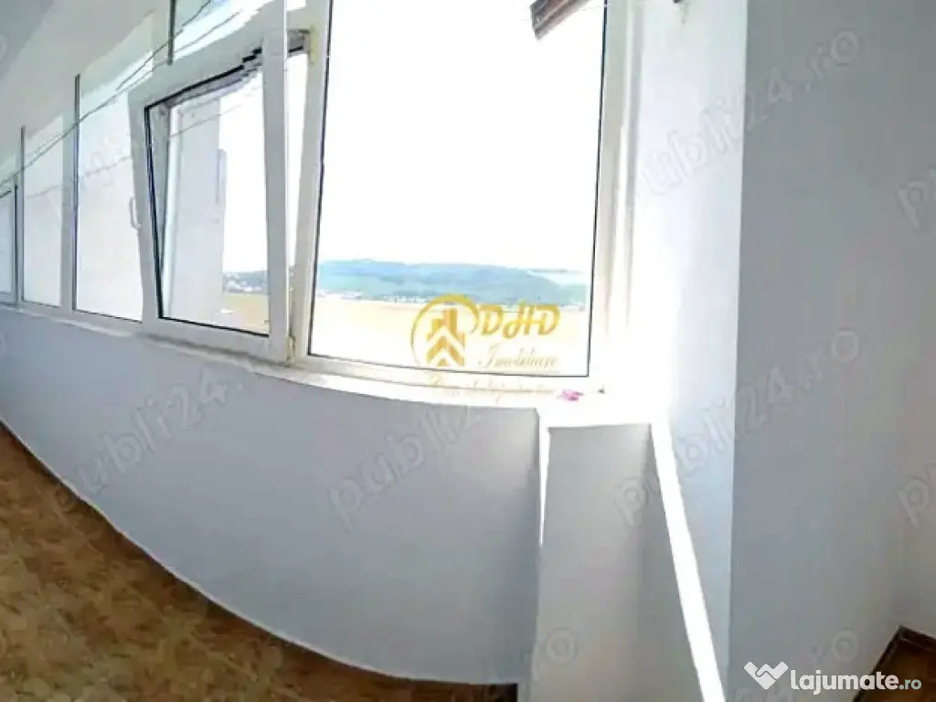 Apartament cu 3 camere in zona Dacia 