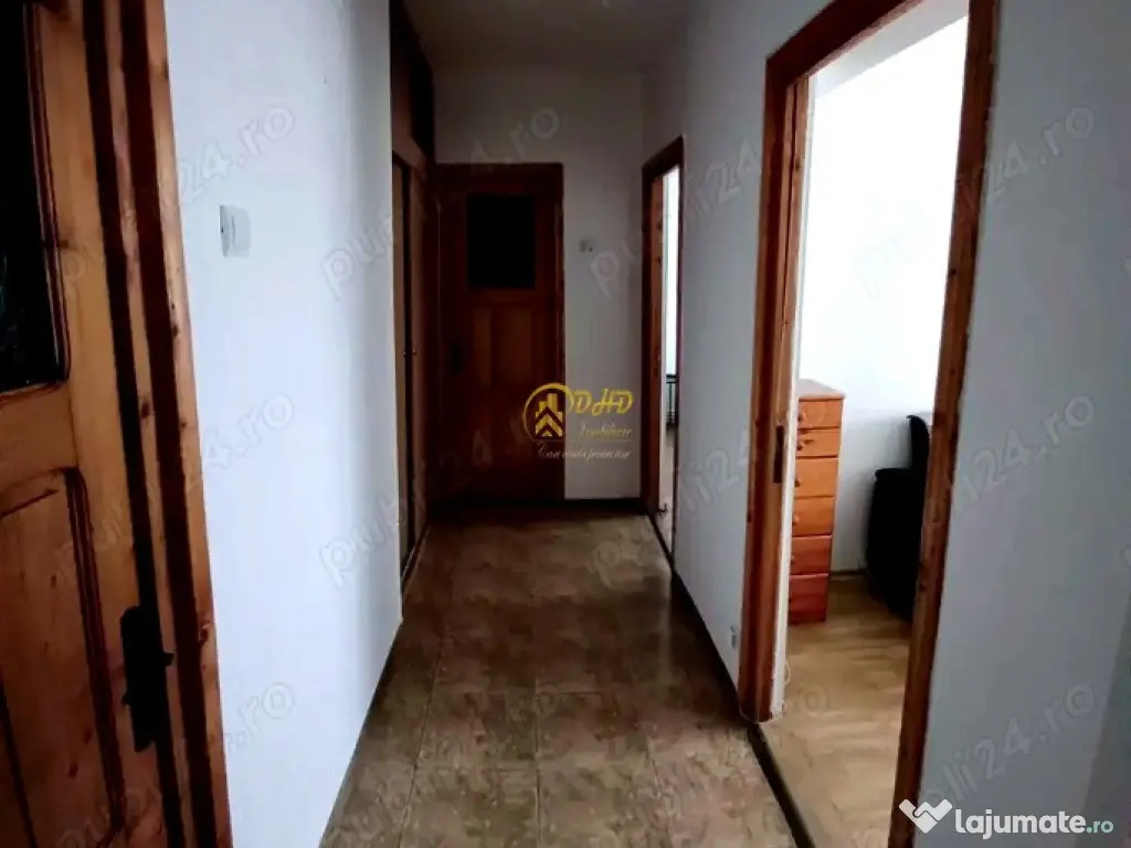 Apartament cu 3 camere in zona Dacia 