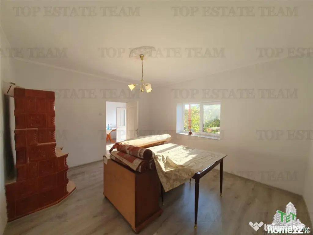 Colt de rai la tara doua case primitoare livada vie si lini