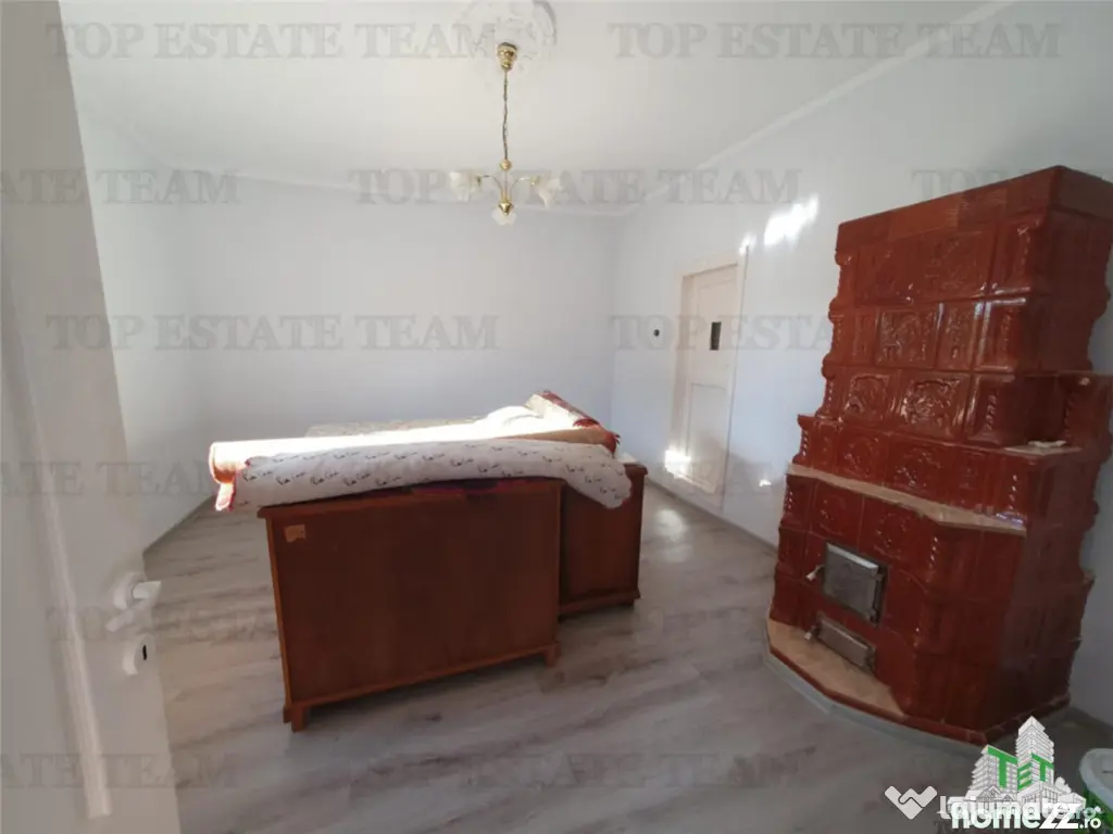 Colt de rai la tara doua case primitoare livada vie si lini