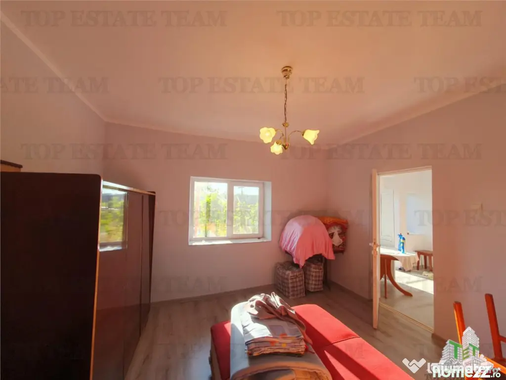 Colt de rai la tara doua case primitoare livada vie si lini