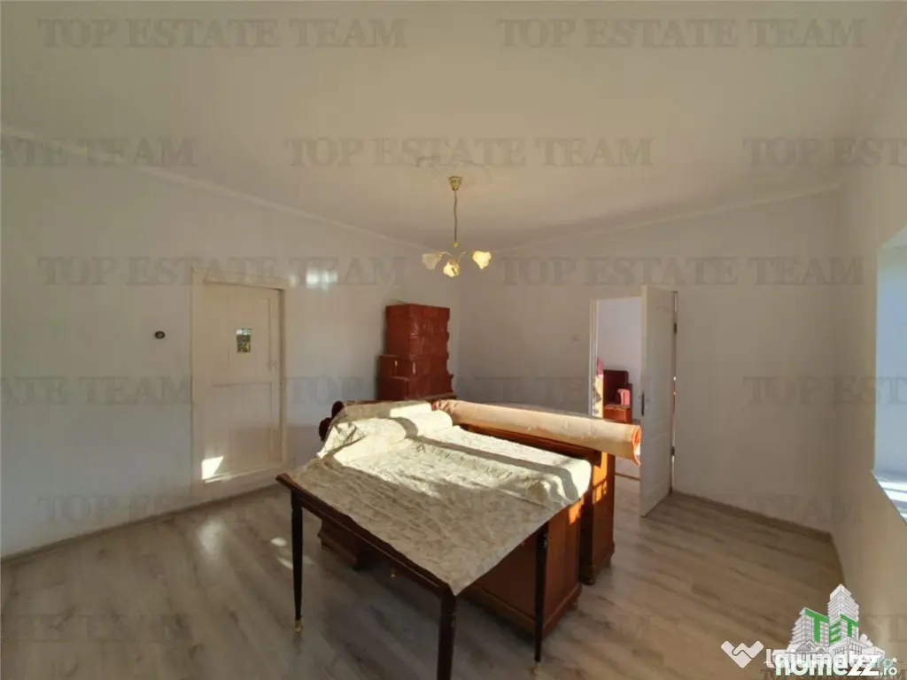 Colt de rai la tara doua case primitoare livada vie si lini