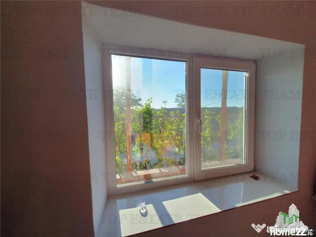 Colt de rai la tara doua case primitoare livada vie si lini