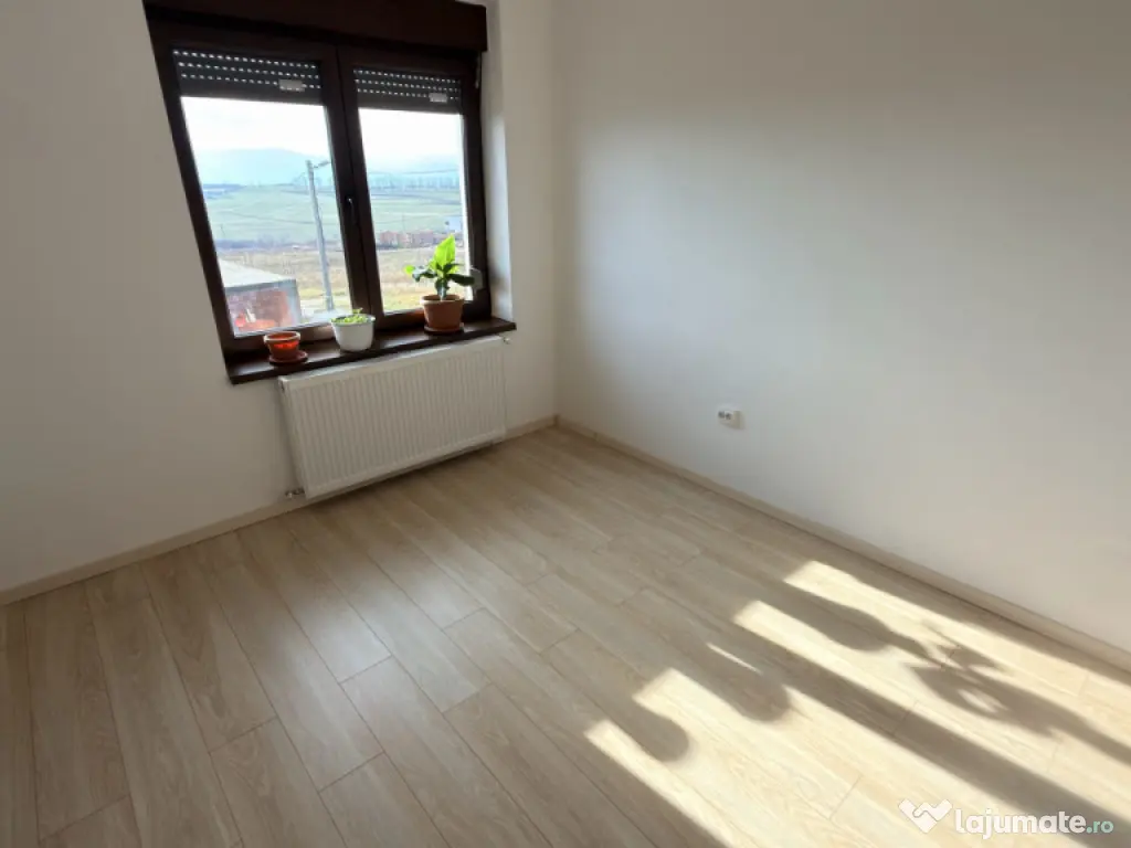 Casa 5 camere + teren 372mp cartier Bavaria