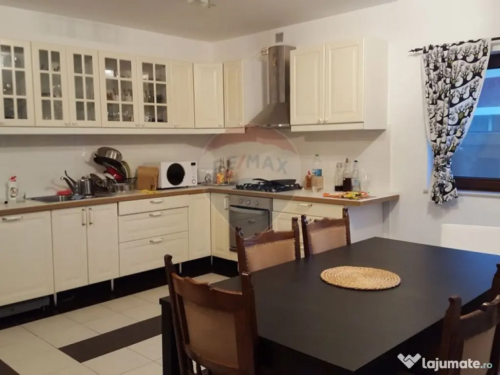 De vanzare vila langa lac la Moara Vlasiei 