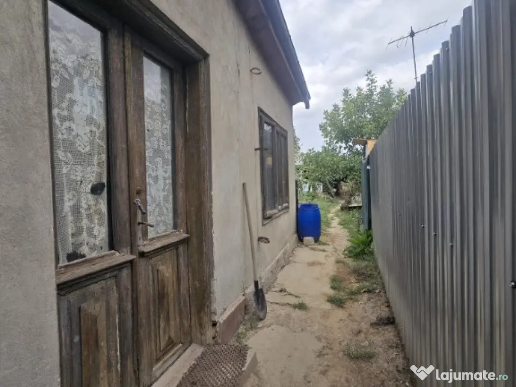 Teren cu casa demolabila zona Rosiori