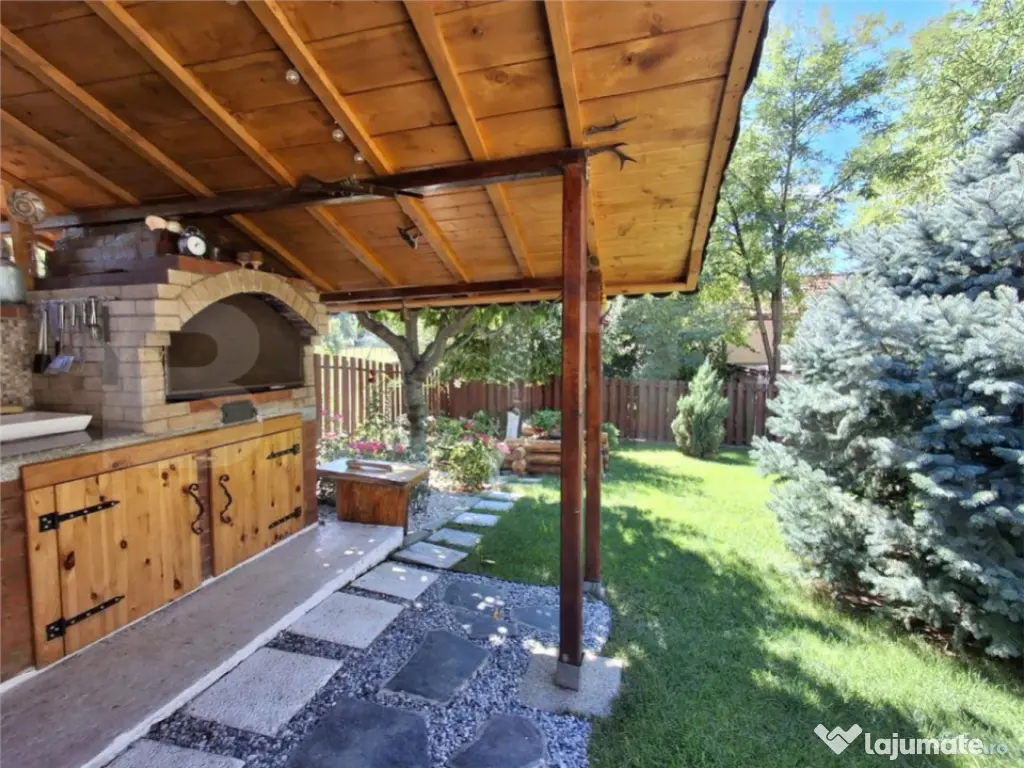 Proprietate elegantă cu teren mare și garaj în Bucium, pe