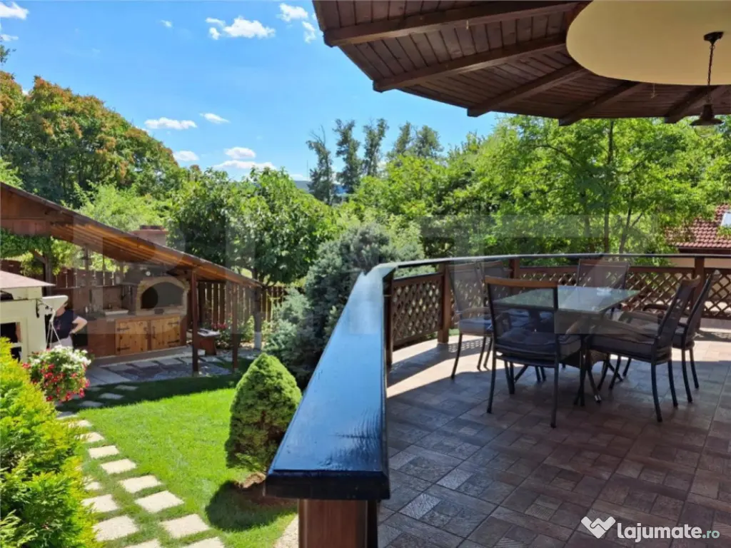 Proprietate elegantă cu teren mare și garaj în Bucium, pe
