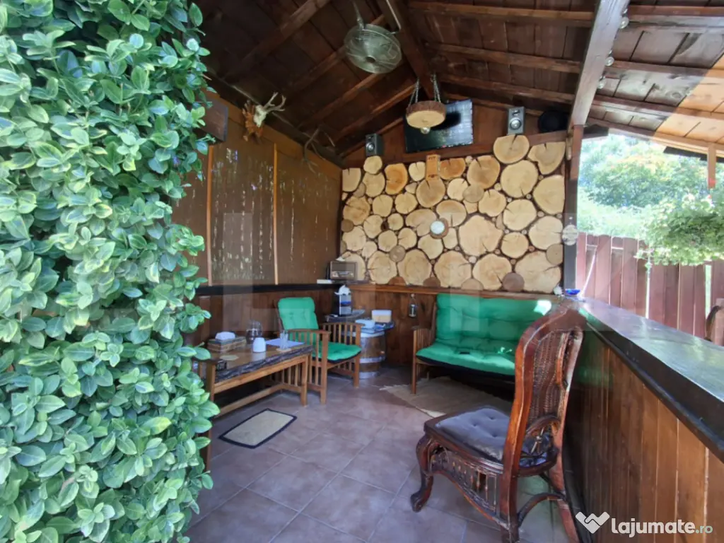 Proprietate elegantă cu teren mare și garaj în Bucium, pe