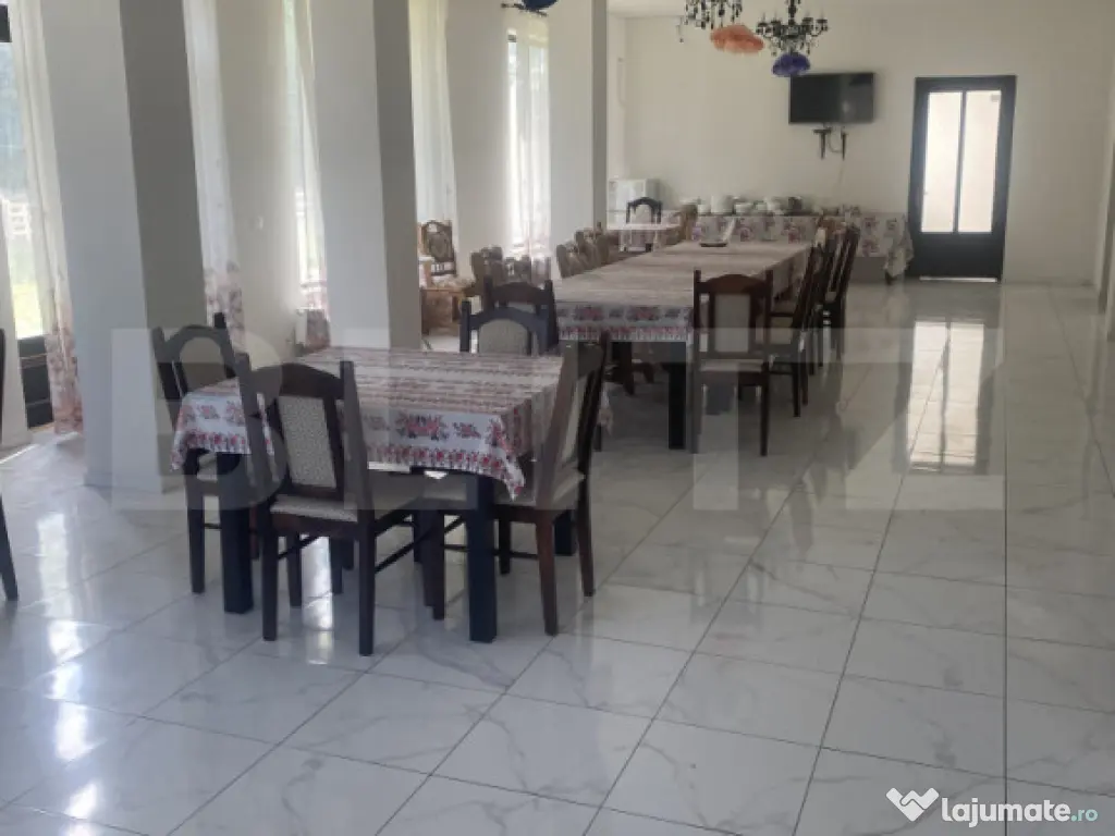 Vânzare vilă tip pensiune într-o zonă superbă din Poian