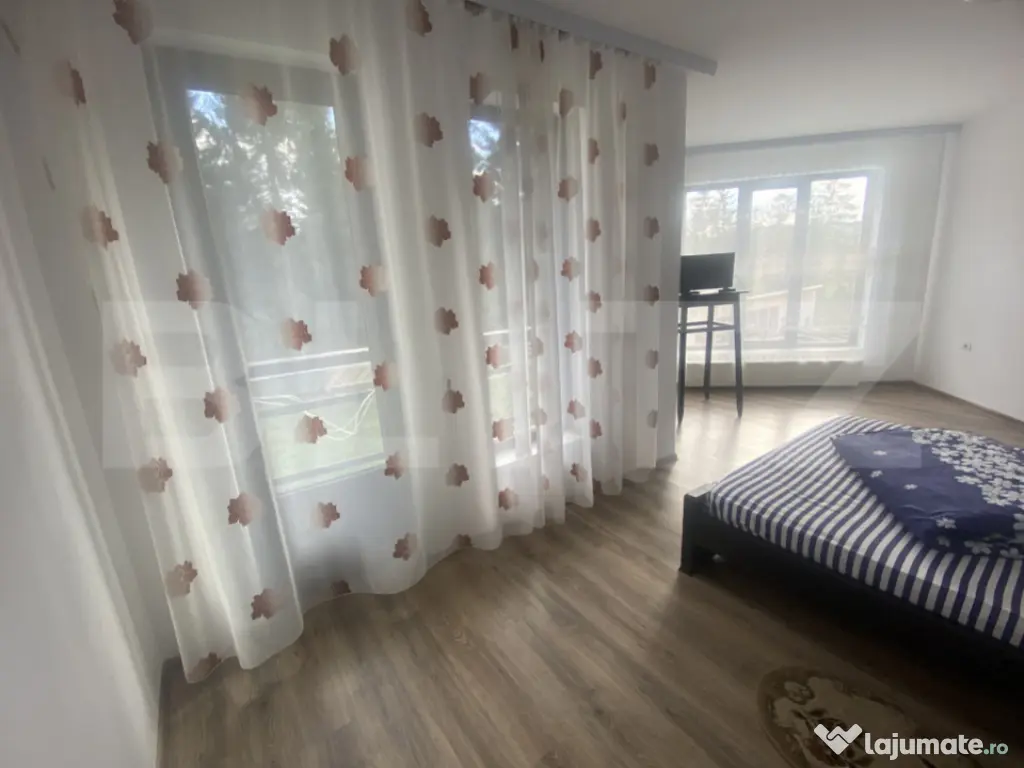 Vânzare vilă tip pensiune într-o zonă superbă din Poian