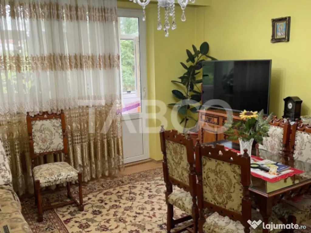 Apartament 3 camere decomandate etaj intermediar in cartier 